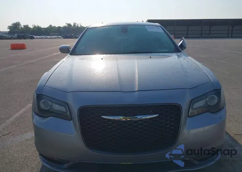 2018 Chrysler 300 300S z USA, uszkodzony, nr VIN 2C3CCABG3JH191564